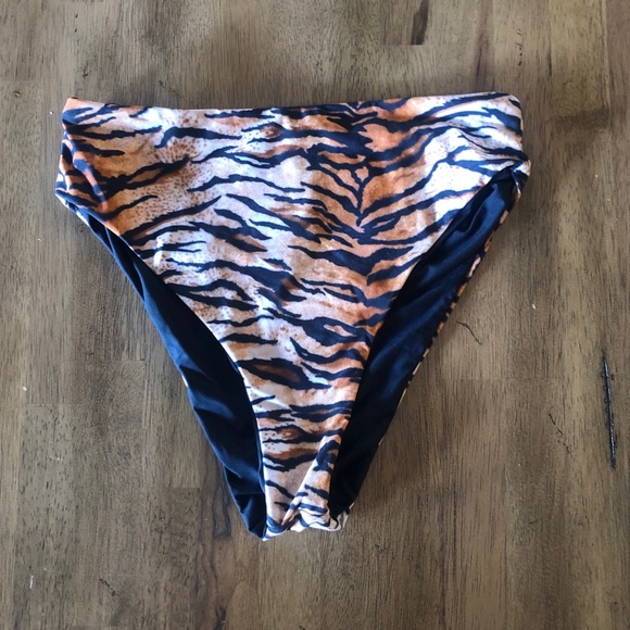 NWOT VYB Tiger Print High Waisted Bottoms - Picture 1 of 4